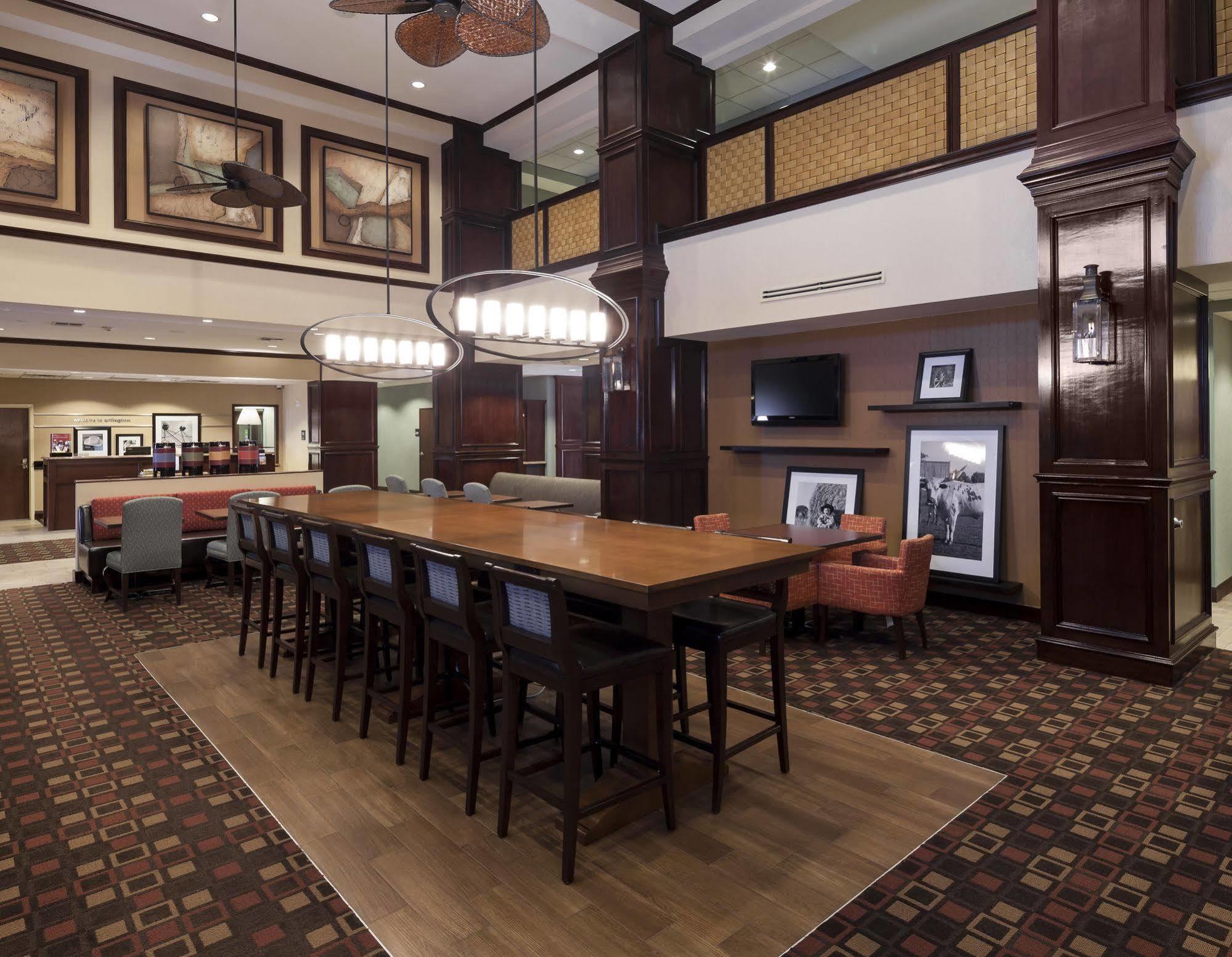 Hampton Inn & Suites Dallas-Arlington-South Ngoại thất bức ảnh